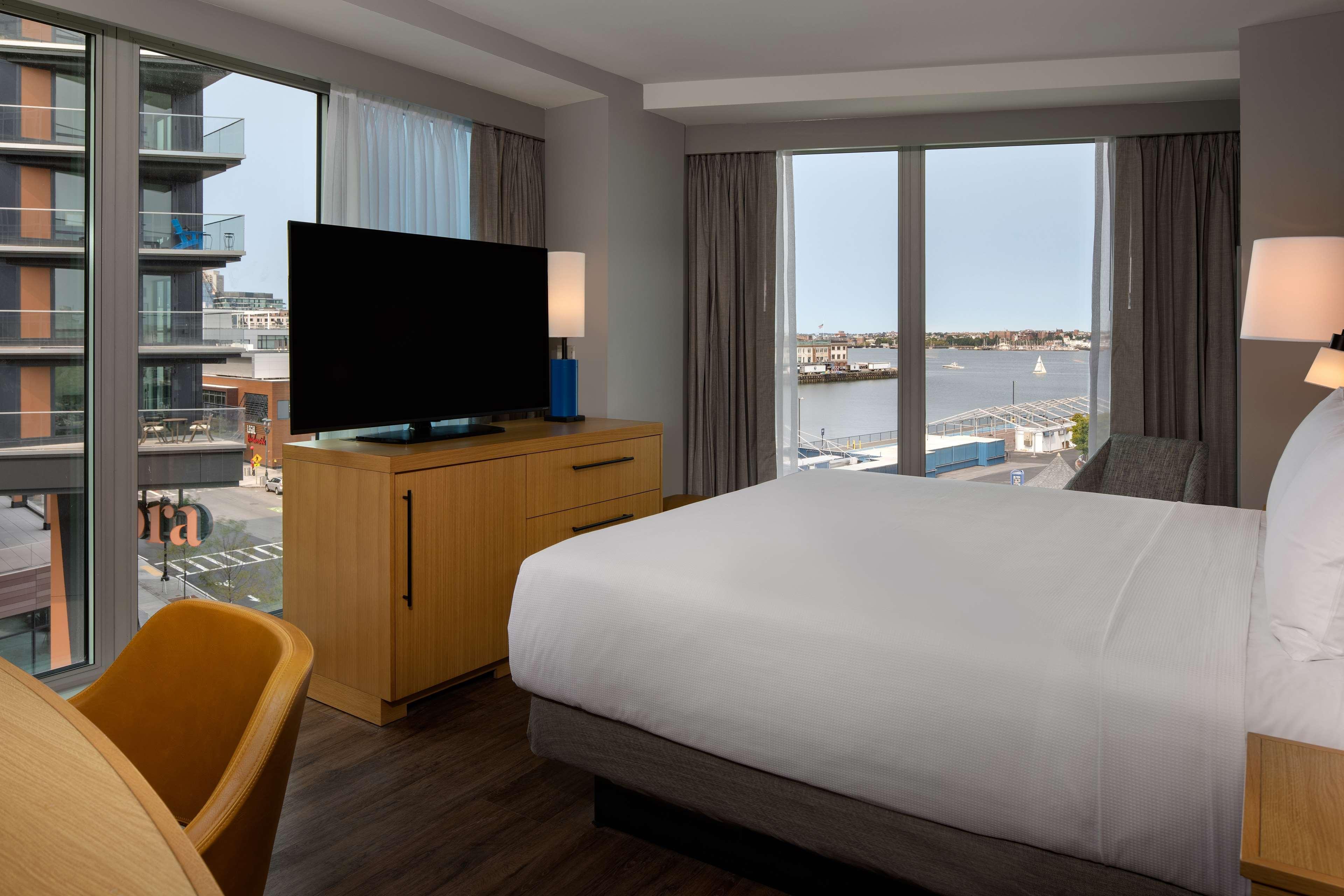 Hyatt Place Boston/Seaport District Exterior photo