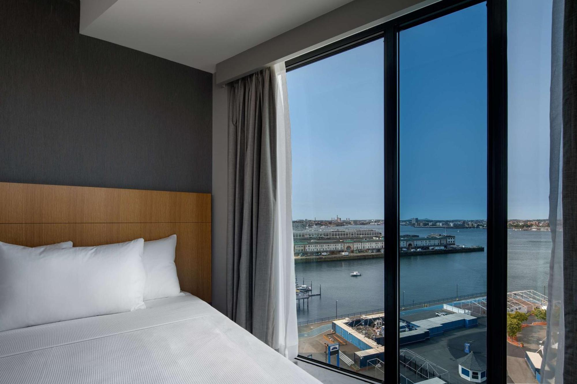 Hyatt Place Boston/Seaport District Exterior photo