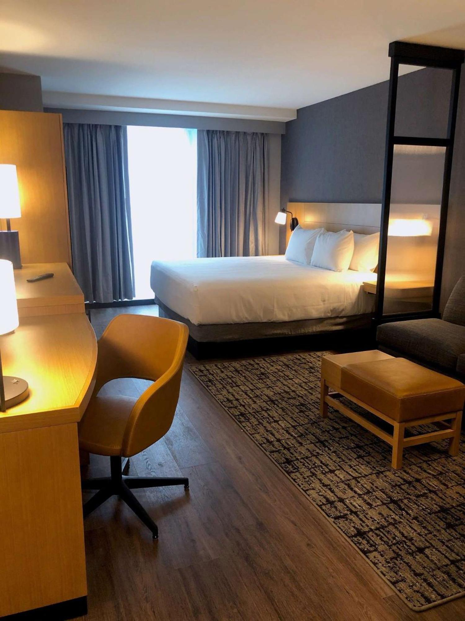 Hyatt Place Boston/Seaport District Exterior photo