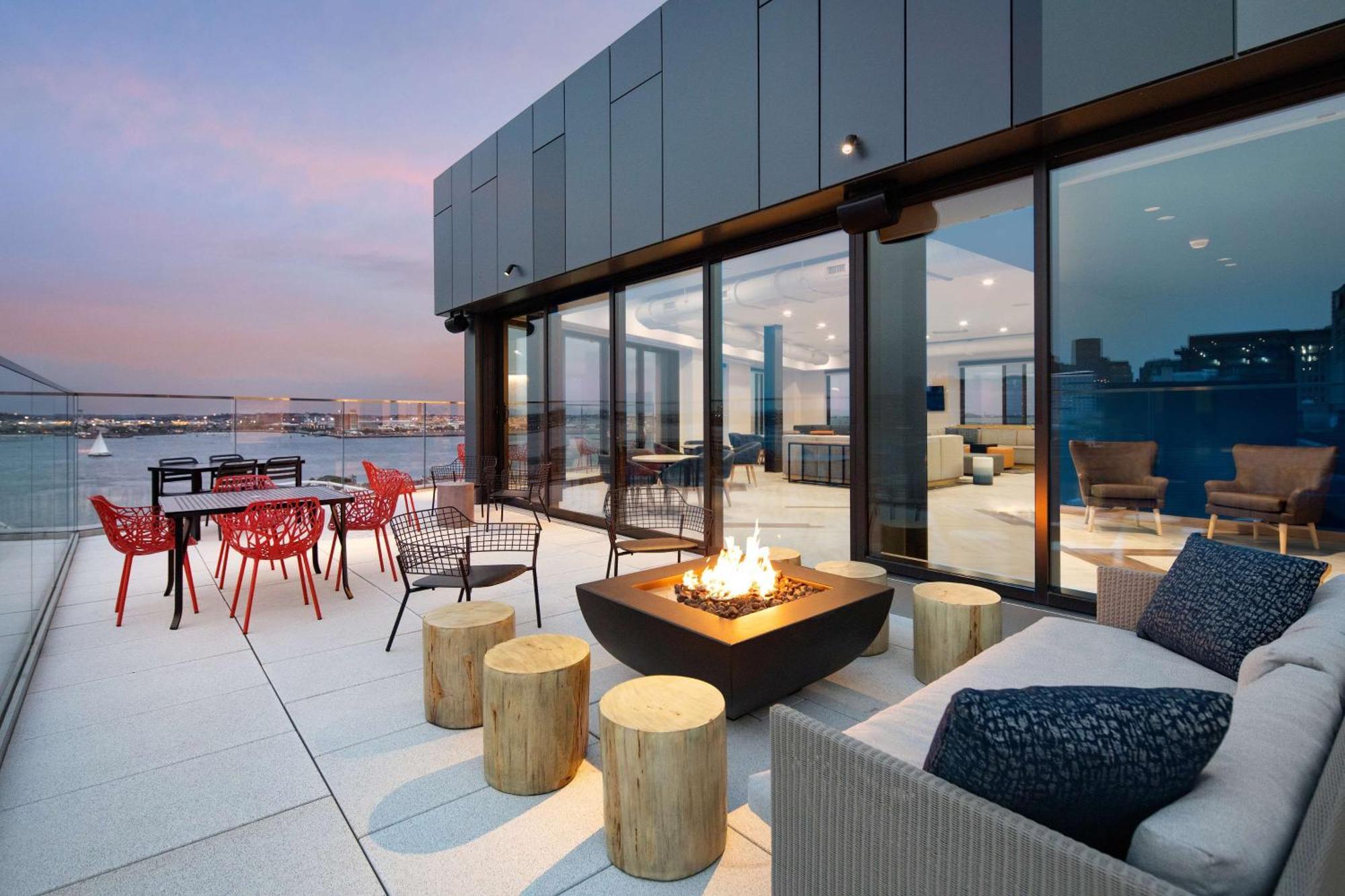 Hyatt Place Boston/Seaport District Exterior photo