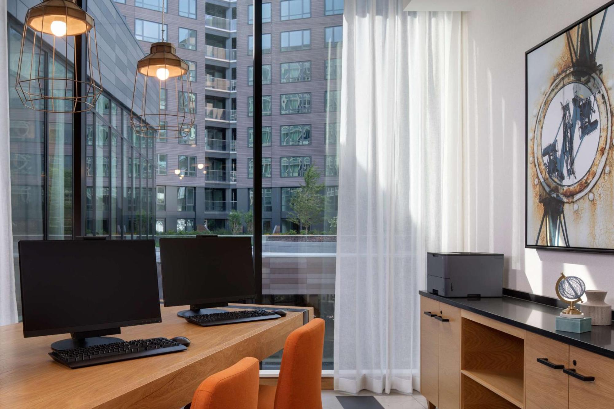 Hyatt Place Boston/Seaport District Exterior photo
