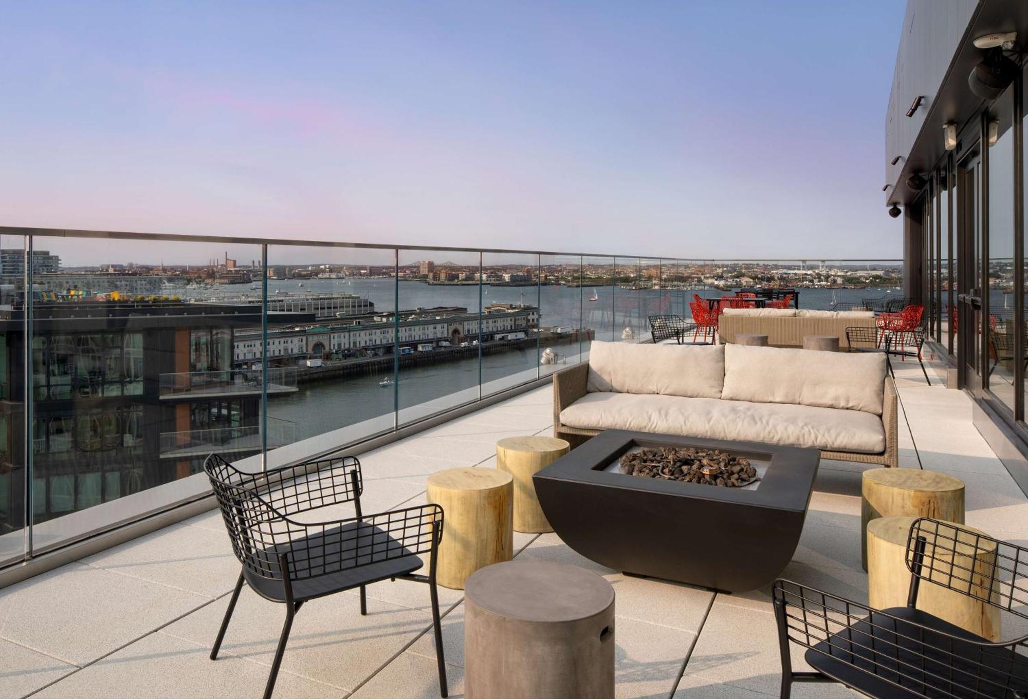 Hyatt Place Boston/Seaport District Exterior photo