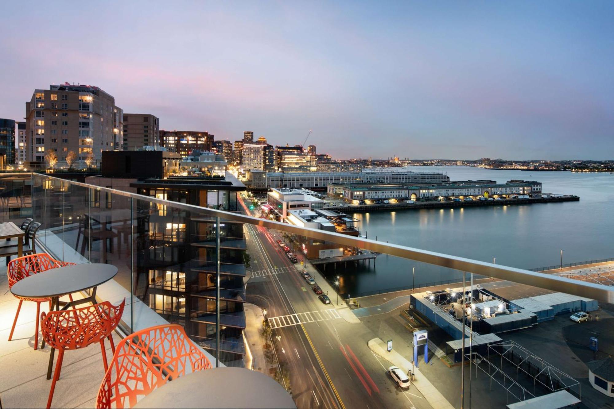Hyatt Place Boston/Seaport District Exterior photo